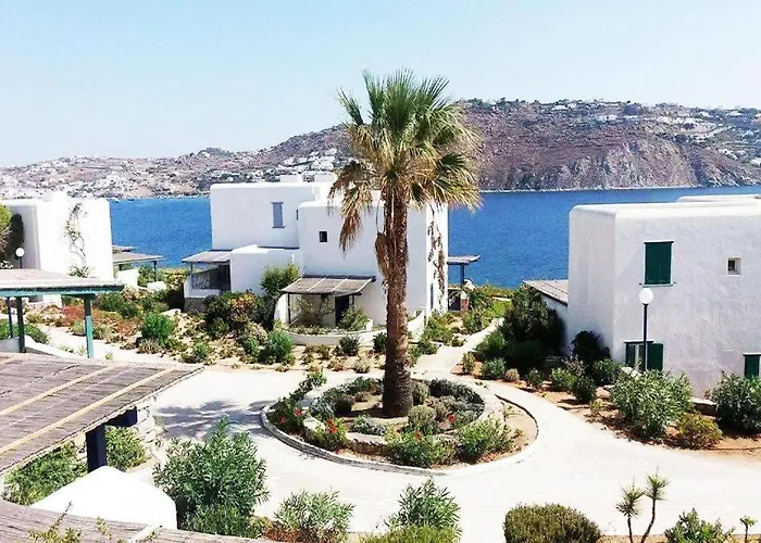 Cute Double Storey Condo I Pool & Beach